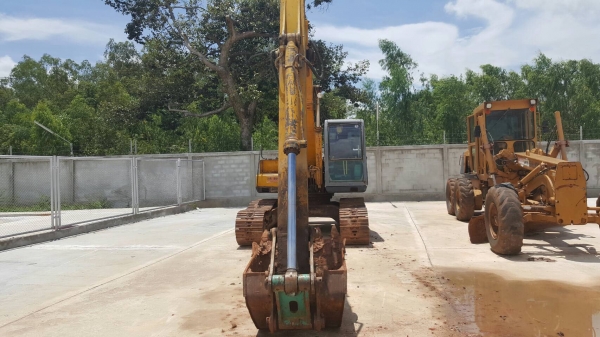 ขาย แบคโฮ KOBELCO SK200 MARK 3 รถพร้อมใช้งาน เอกสารเล่มทะเบียนครบ ขาย แบคโฮ KOBELCO SK200 MARK 3 รถพร้อมใช้งาน เอกสารเล่มทะเบียนครบ