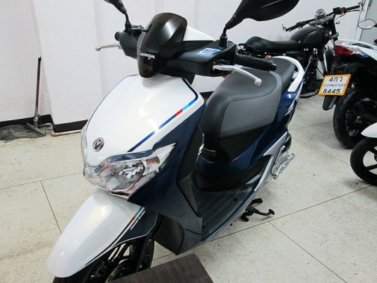 โอนฟรี) ขาย Honda Moove ปี 2016 ไมล์แท้ 4230 กม มีระบบ Idling Stop รถหัวฉีดประหยัดน้ำมัน  สภาพสวยเดิมๆ มีกุญแจแท้ 2 ดอก สีน้ำเงิน ขาว จด 19 เมษายน 2559 ราคา 38900 บาท