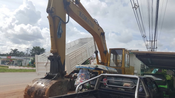 ขาย แบคโฮ KOMATSU PC200-2 รถสวยเดิมๆ เอกสารเล่มทะเบียนครบ