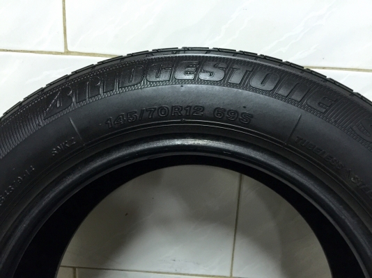 ขายยาง BRIDGESTONE SNEAKER 145/70R12 ผลิตปี 03 ขายยาง BRIDGESTONE SNEAKER 145/70R12 ผลิตปี 03