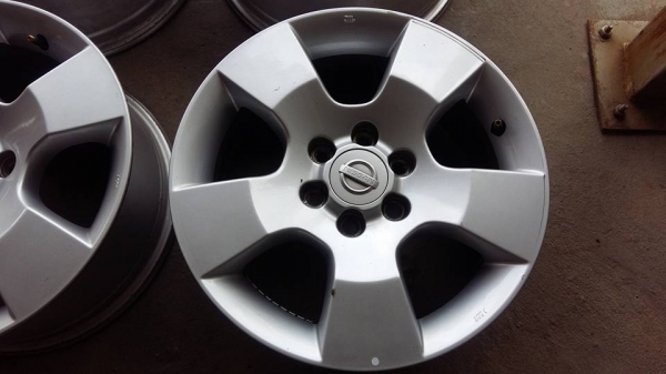 ขายล้อแม็ก navara calibre 16" สนใจติดต่อ ตาเล็ก ล้อและยางครับ 081-3747940