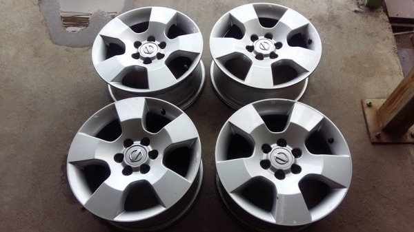 ขายล้อแม็ก navara calibre 16" สนใจติดต่อ ตาเล็ก ล้อและยางครับ 081-3747940