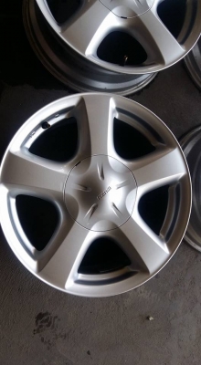 ขายล้อแม็ก dmax 17" สีเงิน สนใจติดต่อ ตาเล็ก ล้อและยางครับ 081-3747940