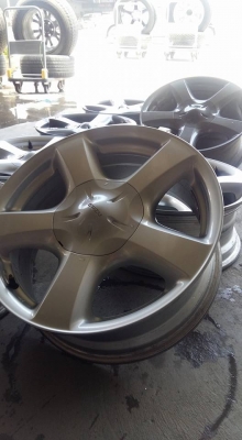 ขายล้อแม็ก dmax 17" สีเงิน สนใจติดต่อ ตาเล็ก ล้อและยางครับ 081-3747940