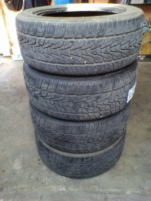 ขายยางนอกยี่ห้อ ENXEN 265/50R 20 111V ปี 12 เคยปะ 2 เส้น ไม่บวม ไม่รัวไม่แตก ดอกยังหนา หน้ายางไม่แข็งมาก รถใช้งานตลอด (ใส่ D-MAX 4 ประตู) เพิ่งถอดเปลี่ยนเมื่อวาาน ใช้งานได้ปกติ