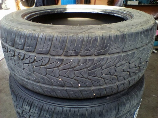 ขายยางนอกยี่ห้อ ENXEN 265/50R 20 111V ปี 12 เคยปะ 2 เส้น ไม่บวม ไม่รัวไม่แตก ดอกยังหนา หน้ายางไม่แข็งมาก รถใช้งานตลอด (ใส่ D-MAX 4 ประตู) เพิ่งถอดเปลี่ยนเมื่อวาาน ใช้งานได้ปกติ