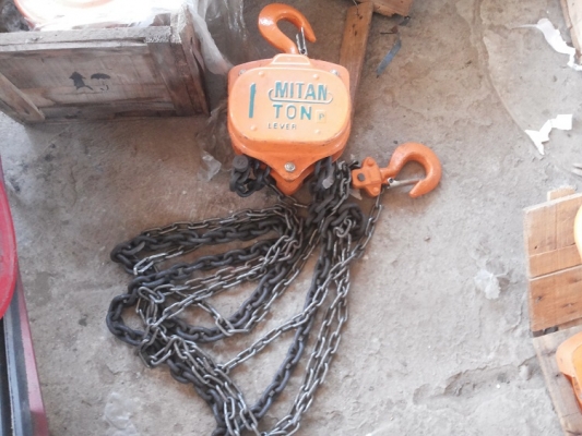 ขายรอกโซ่ 1 ตันของใหม่แกะกล่อง ราคาถูกมีหลายตัวครับ