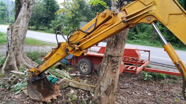 รถแบคโฮ KOMATSU PC28UU