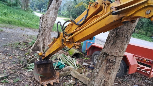 รถแบคโฮ KOMATSU PC28UU