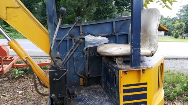 รถแบคโฮ KOMATSU PC28UU