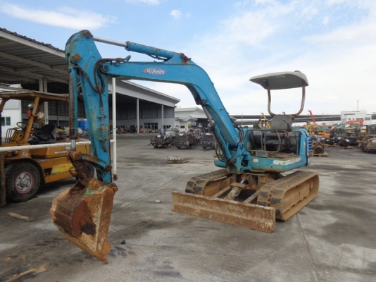 รถขุด Kubota k040 ปี 1995 ราคา420,000 สนใจโทร 085-8332943