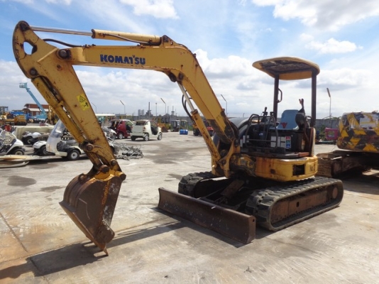 ขายรถขุด komatsu pc40mr-2 ราคา 680,000 บาท โทร 085-8332943