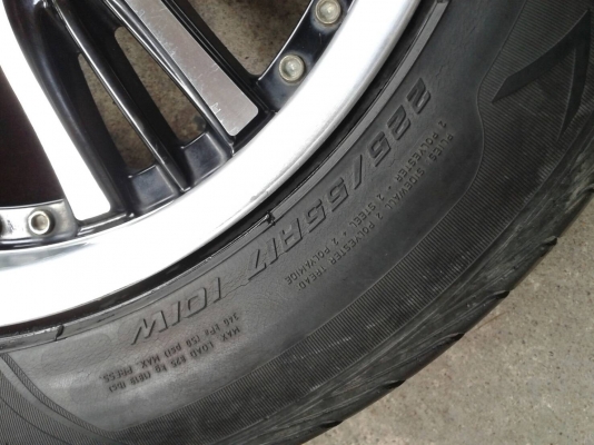 ขอบ17นิ้ว6รู พร้อมยาง สวยๆ 4 ล้อ ราคา 7800 บาท