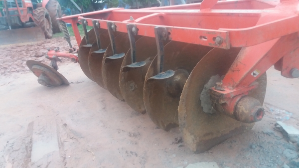 ผาล6ใบ26ส่รถไถฟอร์ดหรือรุ่นm60-70-80แรง ผาล6ใบ26ส่รถไถฟอร์ดหรือรุ่นm60-70-80แรง