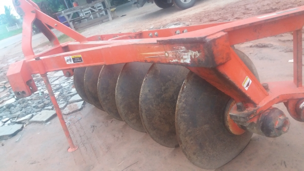 ผาล6ใบ26ส่รถไถฟอร์ดหรือรุ่นm60-70-80แรง ผาล6ใบ26ส่รถไถฟอร์ดหรือรุ่นm60-70-80แรง