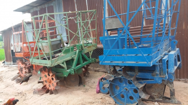 เครื่องปลูกอ้อยร่องคู่ใส่รถไถฟอร์ด