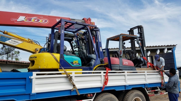 ขายด่วนรถยกKOMATSU FG25-14 ยก2.5ตันเสาสูง3เมตรยางตัน4เส้นรถนอกนำเข้ายังไม่เคยใช้งานในเมืองไทยเลย=รุ่นใหม่ขายถูกๆๆ