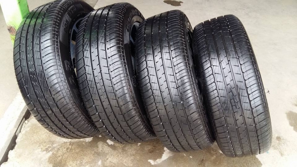 ขายล้อแม็ก civic fb mc 16" ยางปี15 สนใจติดต่อ ตาเล็ก ล้อและยางครับ 081-3747940