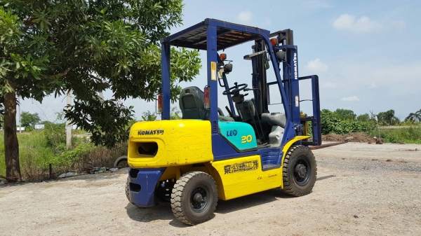 ขายด่วนรถยกดีเซลKOMATSU FD20-14 ยก2.0ตันเสาสูง3เมตรรถนอกนำเข้ายังไม่เคยใช้งานในเมืองไทยเลย=รุ่นใหม่ขายถูกๆๆ