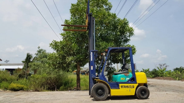 ขายด่วนรถยกดีเซลKOMATSU FD20-14 ยก2.0ตันเสาสูง3เมตรรถนอกนำเข้ายังไม่เคยใช้งานในเมืองไทยเลย=รุ่นใหม่ขายถูกๆๆ