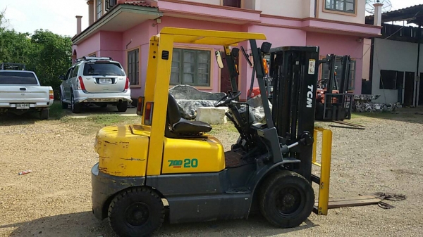 ขายรถยก TCM  FD20Z5เครื่องดีเซล  ISUZU C 240 เสาสูง 3 เมตร ยกได้ 2 ตัน เกียร์ออโต้ รถนอกนำเข้า คิดต่อ 089-7949488