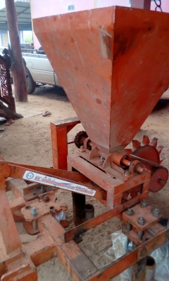 ขายเครื่องหยอดปุ๋ย ขายเครื่องหยอดปุ๋ย