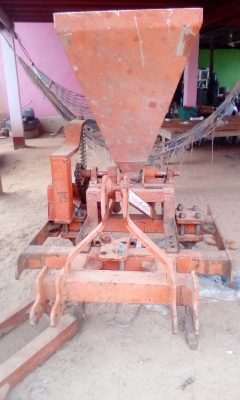 ขายเครื่องหยอดปุ๋ย ขายเครื่องหยอดปุ๋ย