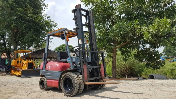 ขายด่วนรถยก TOYOTA 6FGยก2.5ตันเสาสูง4.5เมตรยางหน้าคู้ตัน6เส้นเกียรออโต้รถนอกนำเข้ายังไม่เคยใช้งานในเมืองไทยเลย=รุ่นใหม่ขายถูกๆๆ