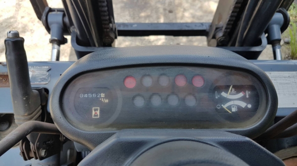 ขายด่วนรถยก TOYOTA 6FGยก2.5ตันเสาสูง4.5เมตรยางหน้าคู้ตัน6เส้นเกียรออโต้รถนอกนำเข้ายังไม่เคยใช้งานในเมืองไทยเลย=รุ่นใหม่ขายถูกๆๆ