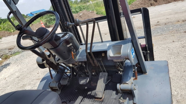 ขายด่วนรถยก TOYOTA 6FGยก2.5ตันเสาสูง4.5เมตรยางหน้าคู้ตัน6เส้นเกียรออโต้รถนอกนำเข้ายังไม่เคยใช้งานในเมืองไทยเลย=รุ่นใหม่ขายถูกๆๆ