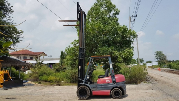 ขายด่วนรถยก TOYOTA 6FGยก2.5ตันเสาสูง4.5เมตรยางหน้าคู้ตัน6เส้นเกียรออโต้รถนอกนำเข้ายังไม่เคยใช้งานในเมืองไทยเลย=รุ่นใหม่ขายถูกๆๆ