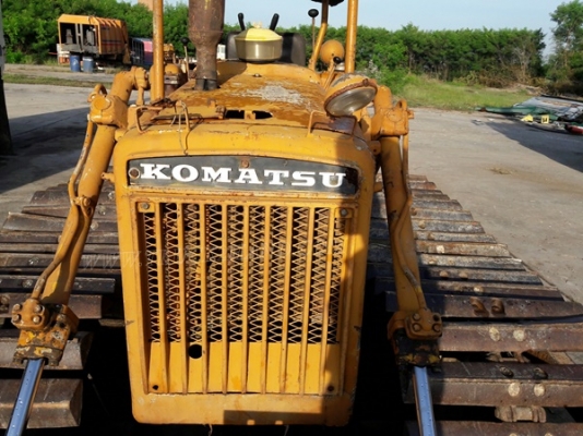รถแทรกเตอร์ยี่ห้อ KOMATSU  รุ่น 21PL  รถช่วงล่างดี ใช้งานปกติ