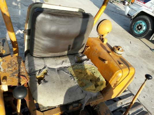 รถแทรกเตอร์ยี่ห้อ KOMATSU  รุ่น 21PL  รถช่วงล่างดี ใช้งานปกติ