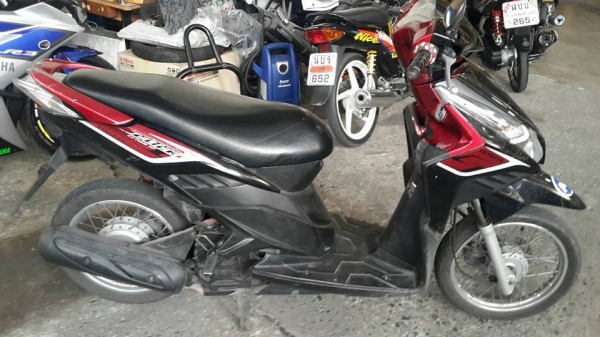 ขาย Honda Click 110 i ปี 53 เครื่องดี ชุดสีพอได้ เคยเป็นป้ายเหลืองมาก่อน ยกเลิกแล้ว เล่มพร้อมชุดโอน