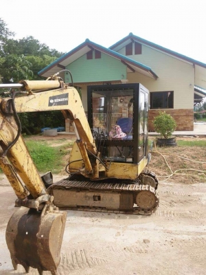 Komatsu pc 30 รุ่นหนึ่ง