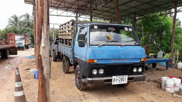 ขายด่วน67,000บาท 4ล้อกลาง บรรทุกข้าว 5ตัน สภาพดีพร้อมใช้งาน เอกสารเล่ม ทะเบียนครบ ภาษีไม่ขาด