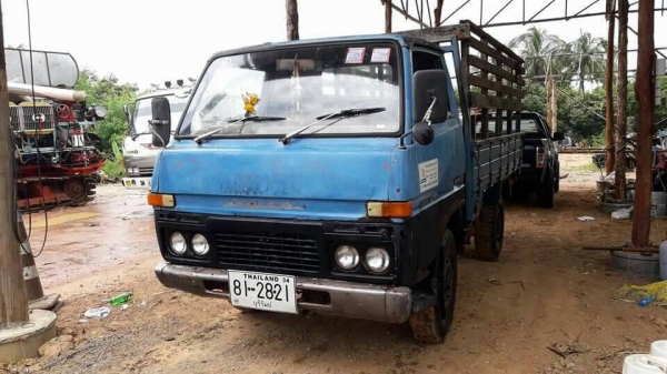ขายด่วน67,000บาท 4ล้อกลาง บรรทุกข้าว 5ตัน สภาพดีพร้อมใช้งาน เอกสารเล่ม ทะเบียนครบ ภาษีไม่ขาด