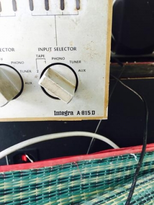 แอมสองตัวอีกคิวหนึ่งตัวลำโพงสี่คู่ แอมสองตัวอีกคิวหนึ่งตัวลำโพงสี่คู่