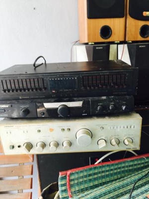 แอมสองตัวอีกคิวหนึ่งตัวลำโพงสี่คู่