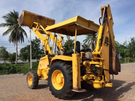 รถตักล้อยางหลังขุด JCB 3CX สภาพพร้อมใช้