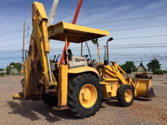 รถตักล้อยางหลังขุด JCB 3CX สภาพพร้อมใช้