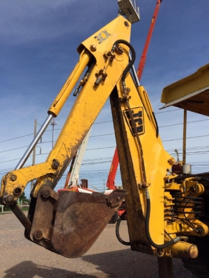 รถตักล้อยางหลังขุด JCB 3CX สภาพพร้อมใช้