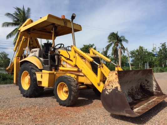 รถตักล้อยางหลังขุด JCB 3CX สภาพพร้อมใช้