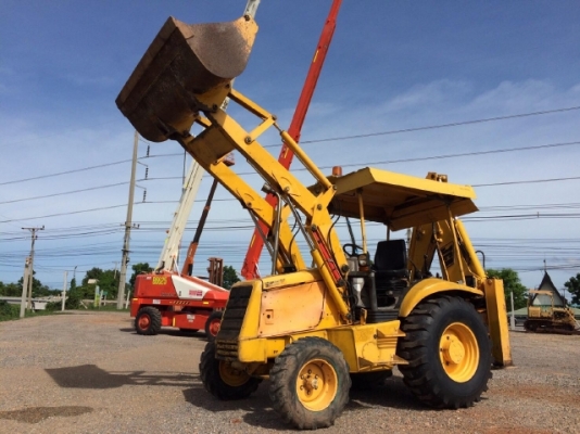 รถตักล้อยางหลังขุด JCB 3CX สภาพพร้อมใช้