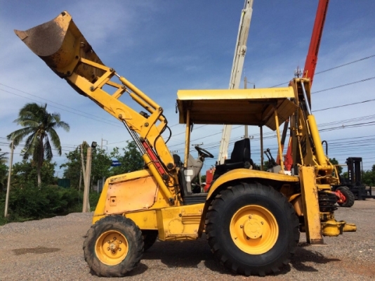 รถตักล้อยางหลังขุด JCB 3CX สภาพพร้อมใช้
