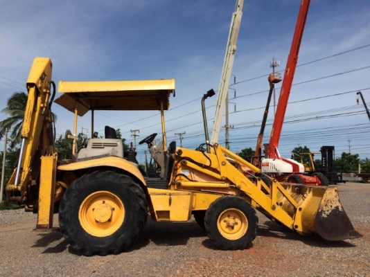 รถตักล้อยางหลังขุด JCB 3CX สภาพพร้อมใช้