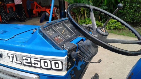 ขายรถไถ ISEKI TL2500(4WD) พร้อมใบดันและผานพรวน รถ2เพลา พวงมาลัยพาวเวอร์พร้อมใช้งาน ขายรถไถ ISEKI TL2500(4WD) พร้อมใบดันและผานพรวน รถ2เพลา พวงมาลัยพาวเวอร์พร้อมใช้งาน