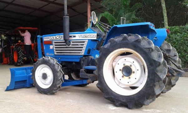 ขายรถไถ ISEKI TL2500(4WD) พร้อมใบดันและผานพรวน รถ2เพลา พวงมาลัยพาวเวอร์พร้อมใช้งาน ขายรถไถ ISEKI TL2500(4WD) พร้อมใบดันและผานพรวน รถ2เพลา พวงมาลัยพาวเวอร์พร้อมใช้งาน