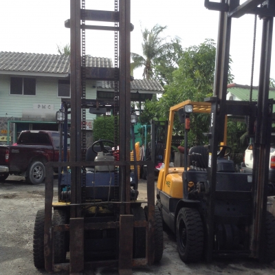 +++ขายโฟล์คลิฟท์  KOMATSU FD30-12  ขนาด 3  ตัน  เครื่องยนต์ดีเซล  เสา  6  เมตร  เกียร์ออโตเมติค  ล้อหน้าคู่  ยางลม