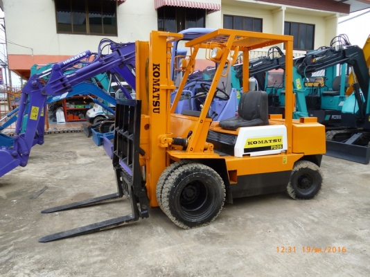 ขายรถยก 2.5 ตัน KOMATSU FD25-10 งากระดกได้ ขายรถยก 2.5 ตัน KOMATSU FD25-10 งากระดกได้